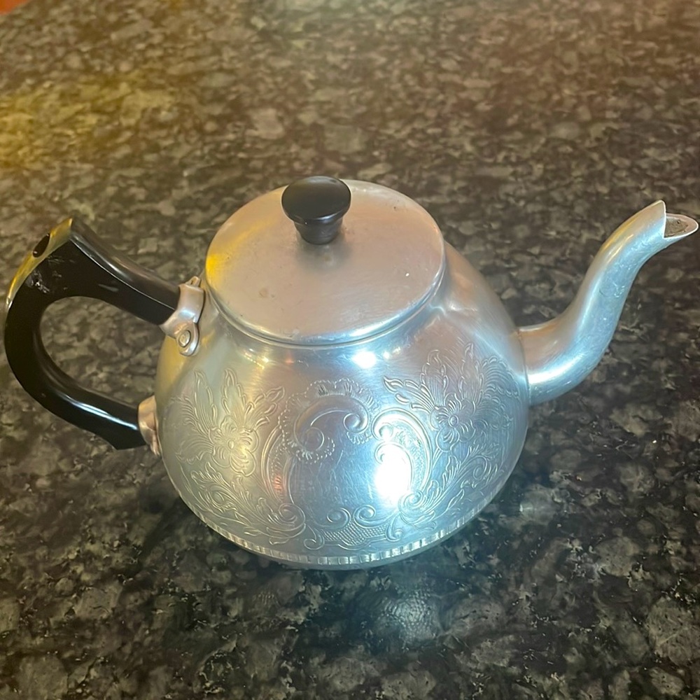 Classic English‎ Swan Brand teapot